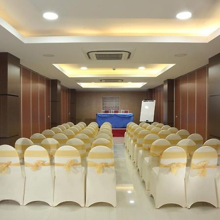 Horison Express Sentani Hotel Jayapura Ngoại thất bức ảnh