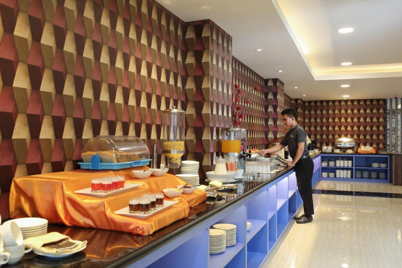 Horison Express Sentani Hotel Jayapura Ngoại thất bức ảnh