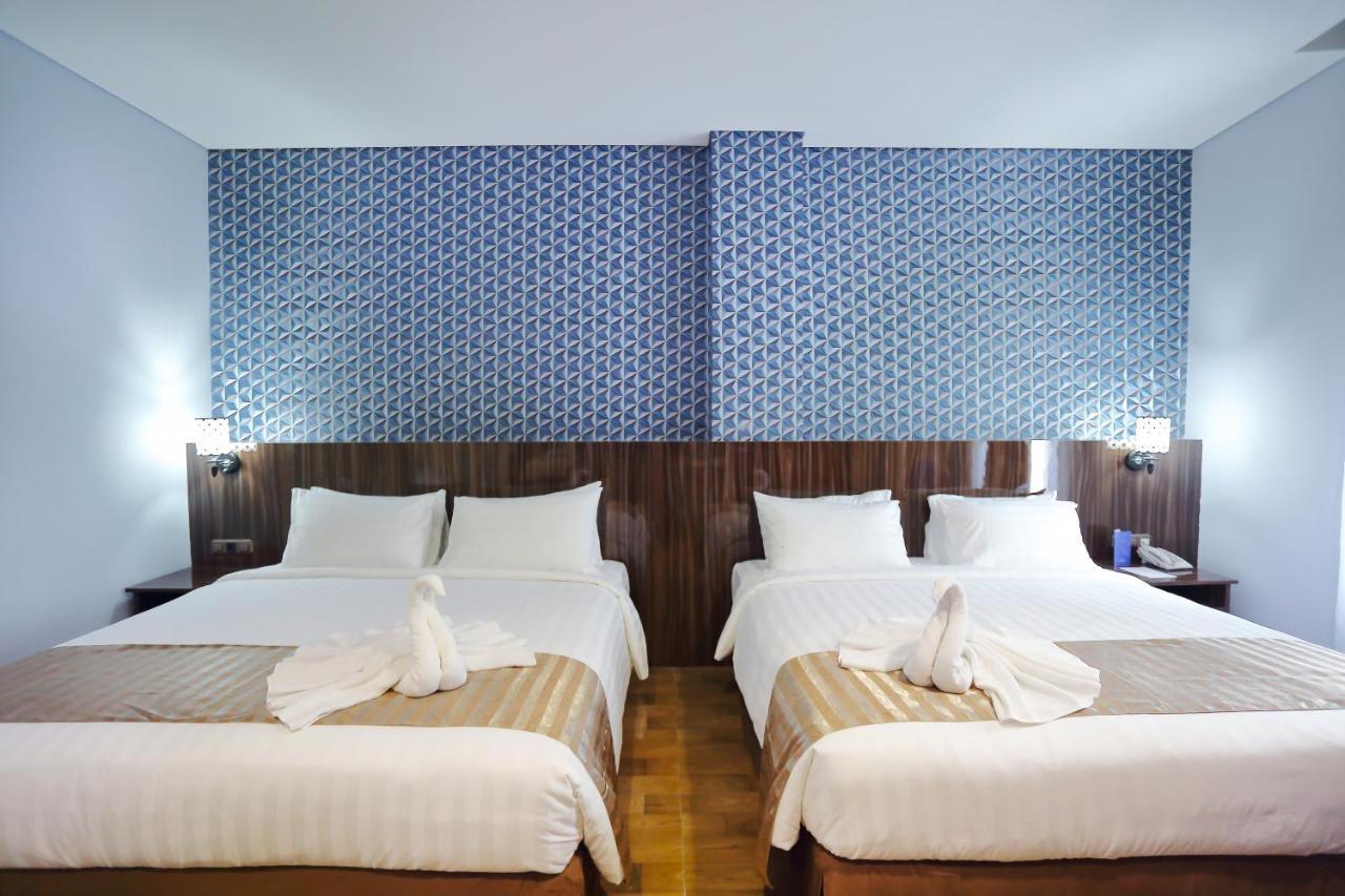 Horison Express Sentani Hotel Jayapura Ngoại thất bức ảnh